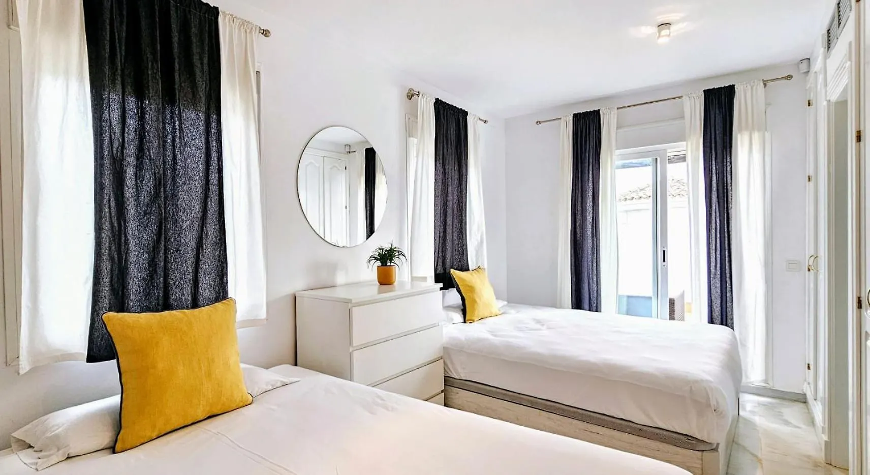 Los Naranjos Atico Duplex Con Ascensor Privado Marbella