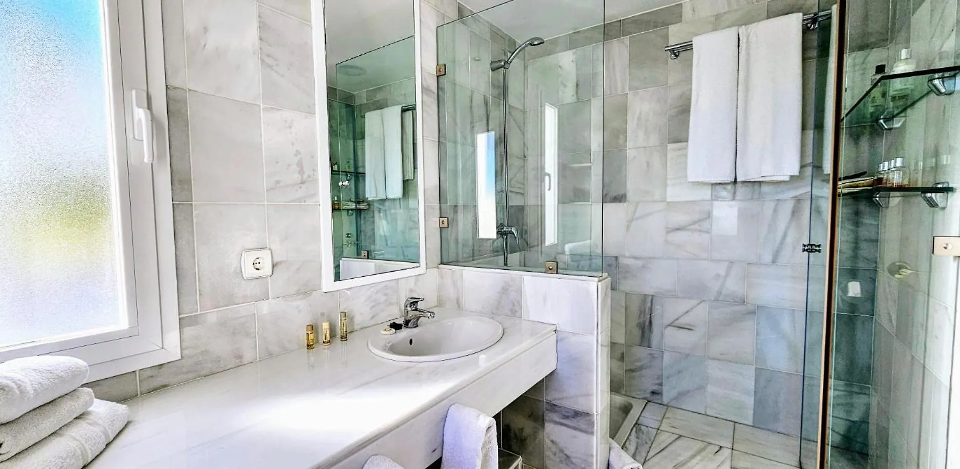Los Naranjos Atico Duplex Con Ascensor Privado Marbella Spain